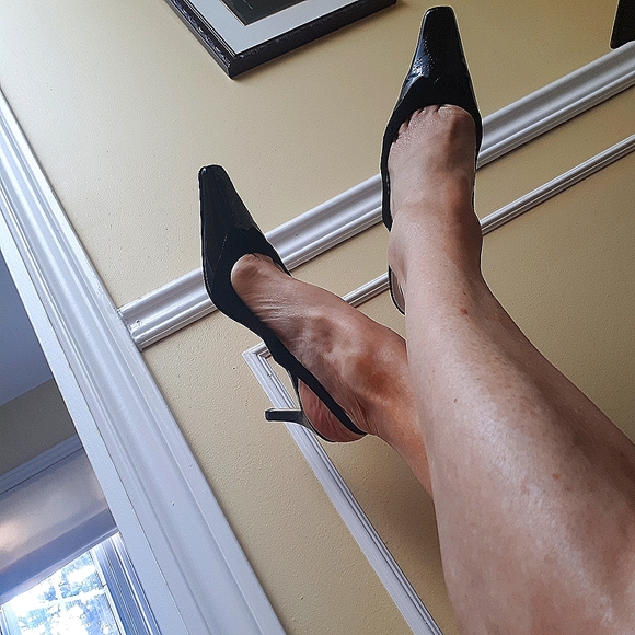 Anne Klein black slingback shoes - Picture 1 of 8